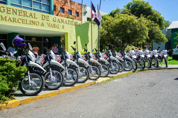 Entrega Formal de 20 motocicletas a Directores, técnicos y auxiliares de las Direcciones Regionales Pecuarias distribuidas en los diferentes puntos del país