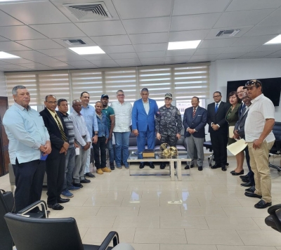 el Asesor en Materia Agropecuaria del Poder Ejecutivo y presidente de Aproleche se reunió con el ministro de Interior y Policía, Jesús Vásquez Martínez; el Director de la Policía Nacional, Eduardo Alberto Then, y dirigentes ganaderos