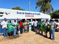 Entrega de herbicidas y semillas de pastos a la Asociación de Ganaderos de Enrriquillo