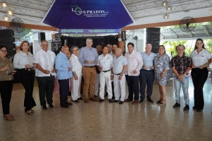﻿ COLVET ENTREGA RECONOCIMIENTO AL CONALECHE