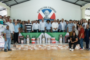 ENTREGA DE INSUMOS EN LICEY AL MEDIO, PROMEGAN.