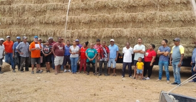 Entrega de 4,000 pacas de pasto distribuidas entre la zona de Luperón y zonas aledañas en la provincia de Puerto Plata.