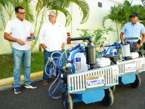 ENTREGA DE MAQUINAS DE ORDEÑO A PRODUCTORES DE LA COOPERATIVA DE GANADEROS DEL ESTE