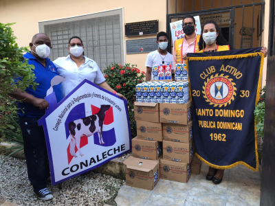 Conaleche entregó una donación de 368 litros de leche al LECHETON Activo 20-30
