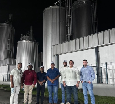 DIRECTOR DE CONALECHE JUNTO A OTRAS ORGANIZACIONES DEL SECTOR VISITA INSTALACIONES DE DOS PINOS EN COSTA RICA